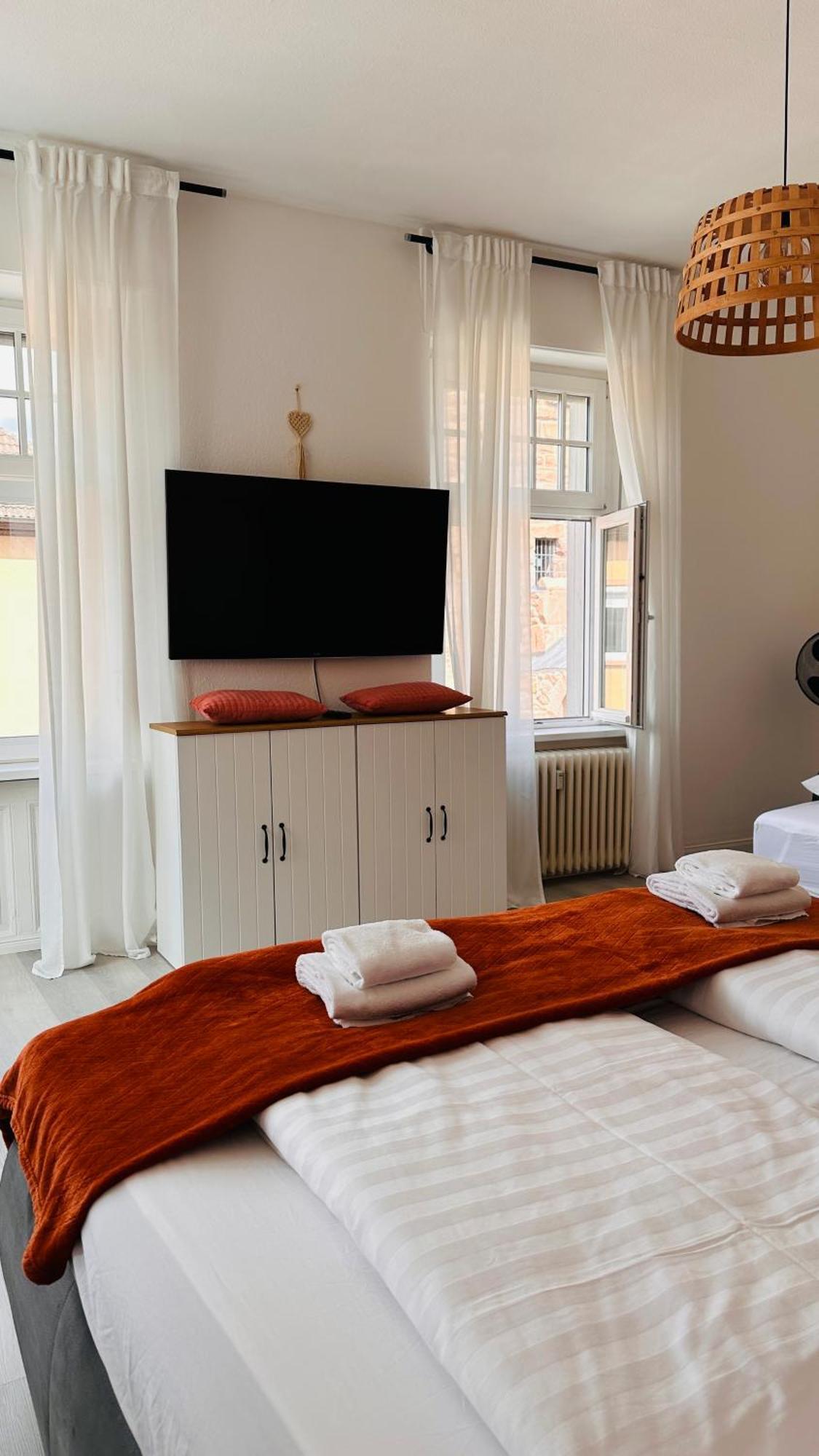 Amao-Brown I Exklusives City-Apartment I 85Qm I Privatparkplatz & Komfort I King-Size Bed Lahr  Exterior photo